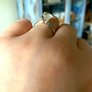 14k white gold moissanite ring, 2k stone, 5.5